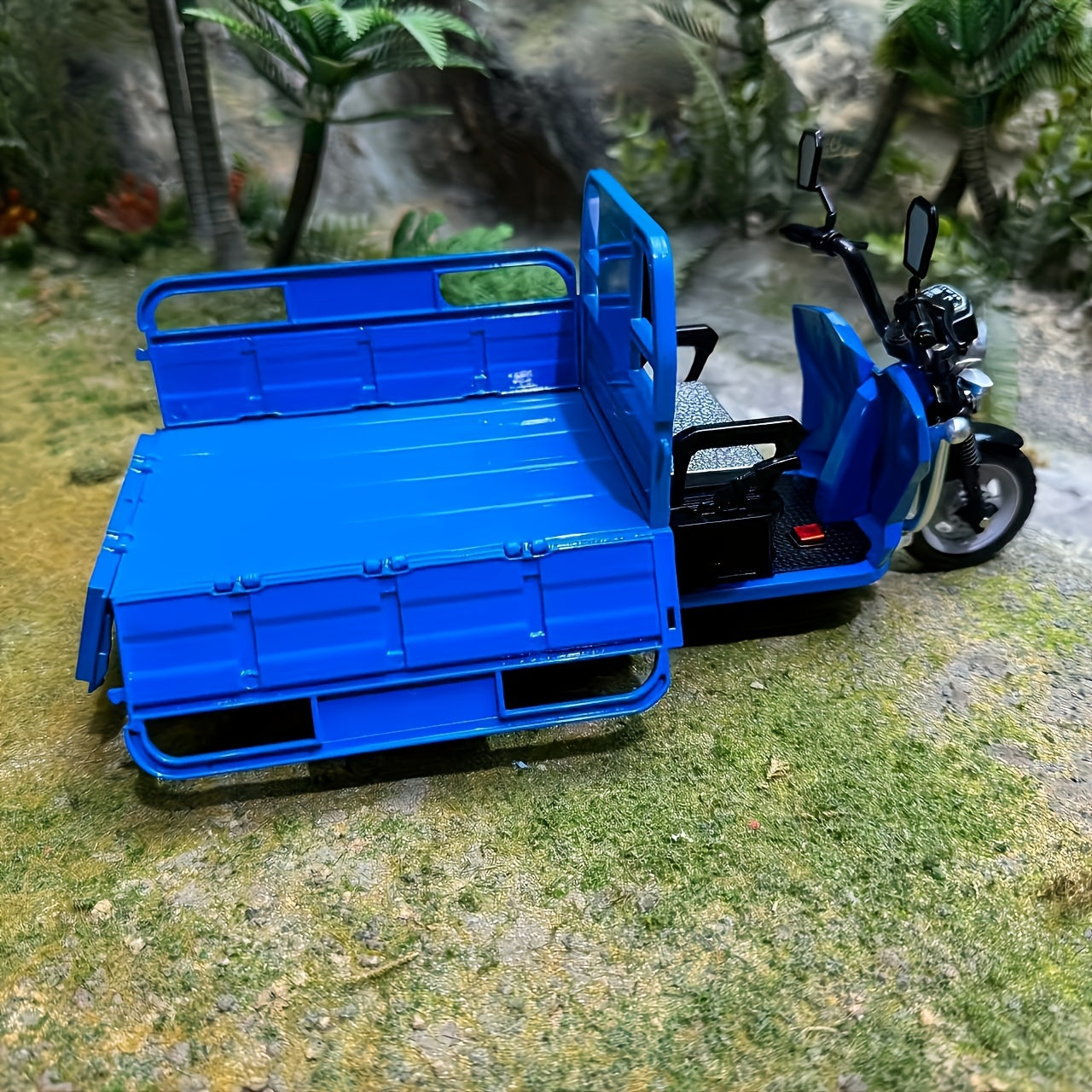 1:12 Scale Diecast Tricycle Cargo Truck Model, Metal Construction, with Sound & Light Features, Collectible Toy Vehicle with Storage Seat,